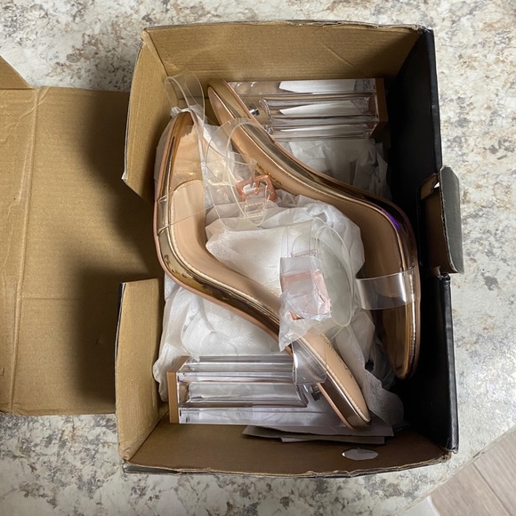 Fashion Nova Clear and Gold Block Heel - Picture 3 of 6